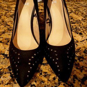 Black and gunmetal gray accent suede pumps-size 7